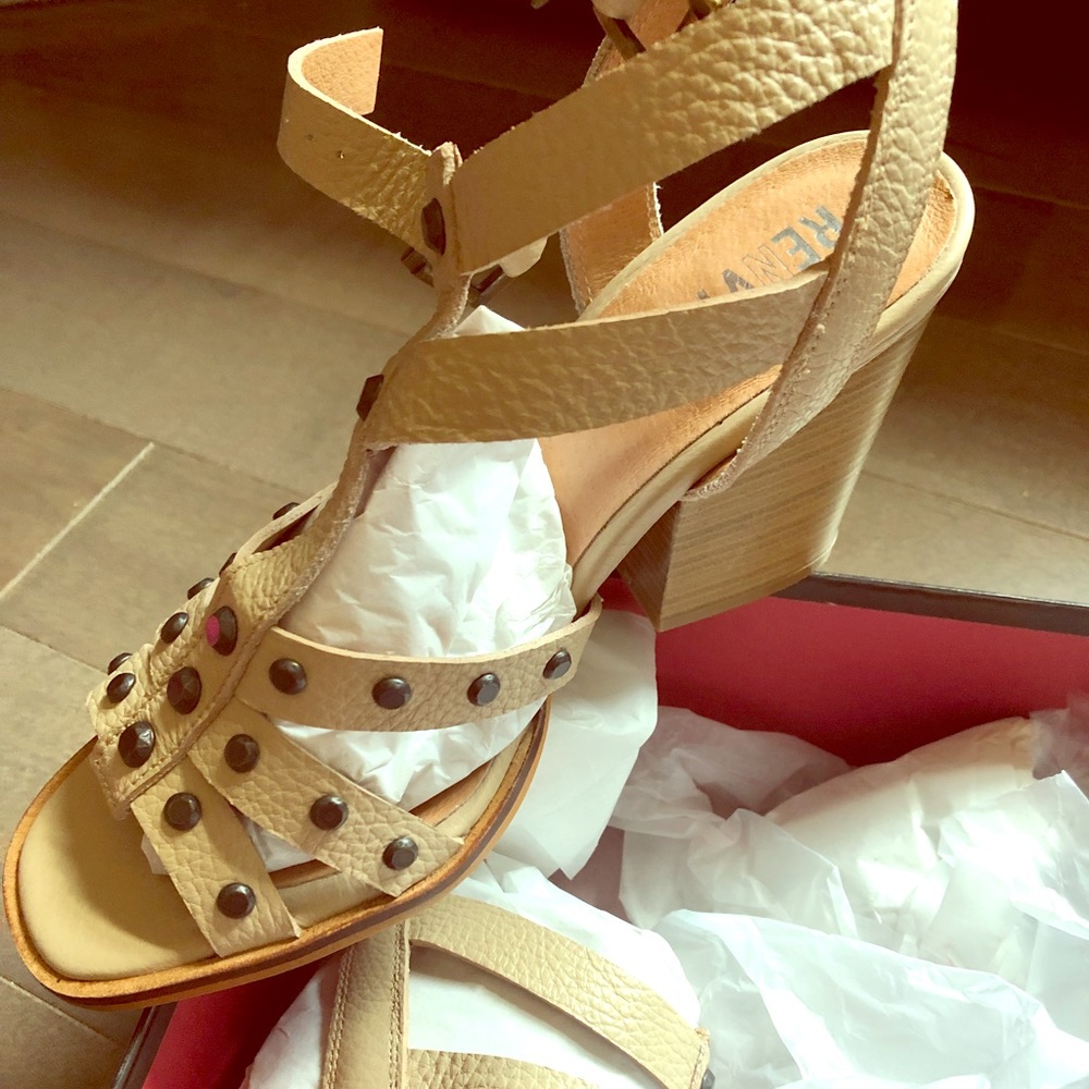 Renvy Sandal wedge Brand New Size 7 never worn